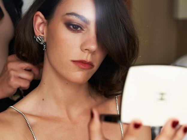 Vicky Luengo deslumbra en el Festival de Málaga 2021 con un maquillaje natural de fiesta que queda ideal en ojos marrones y que resta años