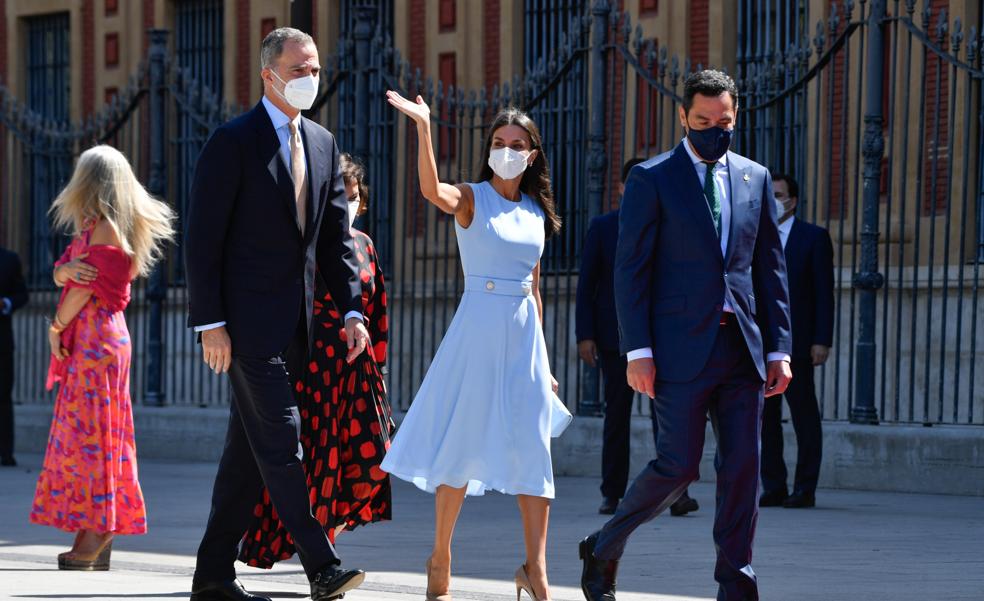 La Reina Letizia ha llevado en Sevilla el vestido made in Spain más favorecedor del verano: hace tipazo, marca cintura y es ideal para presumir de brazos tonificados