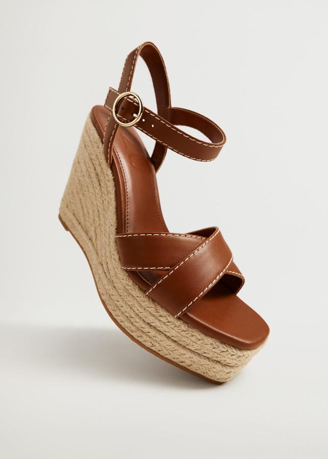 Las sandalias y alpargatas de cuña más deseadas de Mango: baratas, cómodas y perfectas para rejuvenecer nuestros looks de verano
