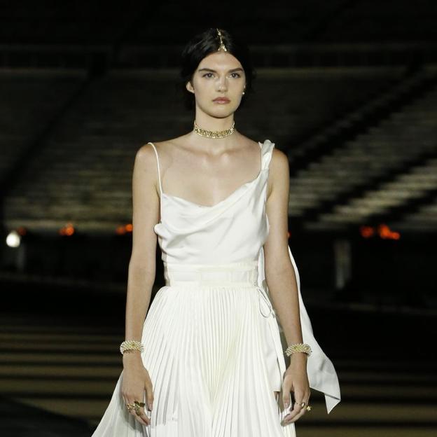 Tres looks de los desfiles Crucero que puedes comprar ya mismo en el low cost para ir a la última este verano