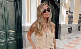 Pantalón flare de Bershka y chaleco de punto de Zara: este look de influencer es muy fácil de copiar y tú también querrás lucirlo toda la temporada