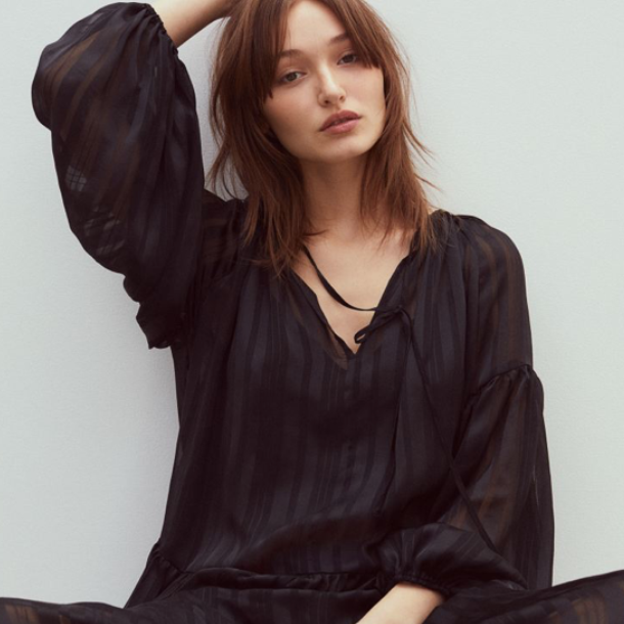 Looks negros infalibles de las rebajas talla grande: no te los vas a quitar en todo el verano