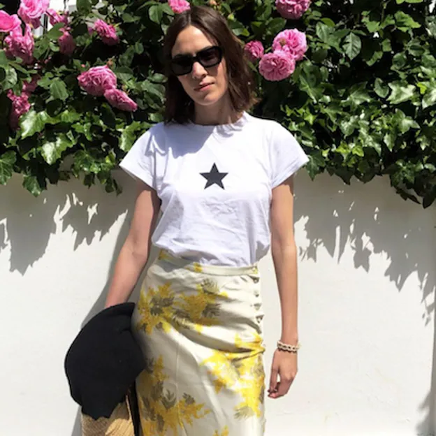 kiwi diario frecuencia Look de verano favorito para favorecer a todas: falda satinada y camiseta  ajustada de Zara | Mujer Hoy