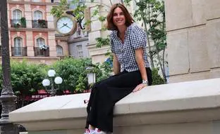 Las zapatillas 'made in Spain' que triunfan entre las famosas porque rejuvenecen cualquier look y son comodísimas