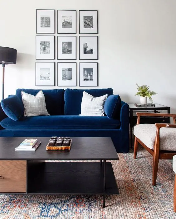 Dónde encontrar el sofá de terciopelo azul que más buscan los millenials en  Pinterest (en versión asequible) | Mujer Hoy