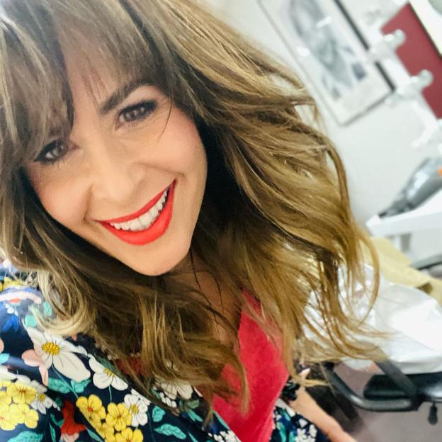 Nuria Roca usa esta crema de noche regeneradora y este serum para levantarse con la piel radiante y rejuvenecida