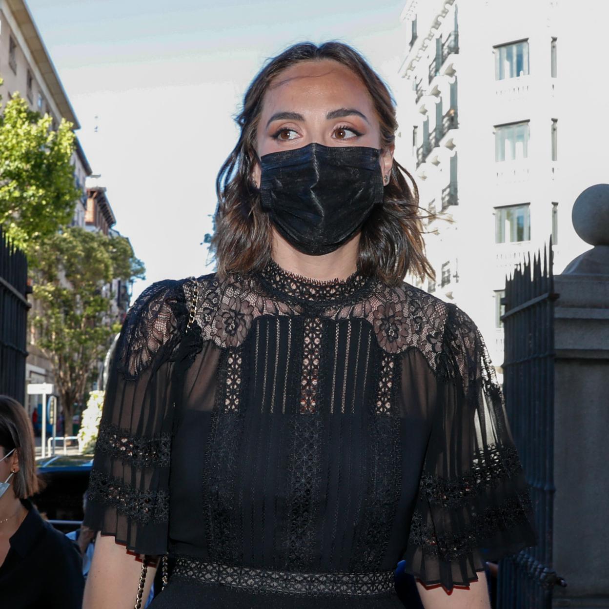 Tamara Falcó a su llegada al funeral de su padre Carlos Falcó, marqués de Griñón. Si quieres ver los mejores looks de Tamara, pincha en la imagen./gtres