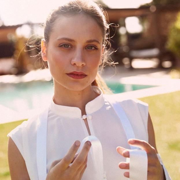 ¡Cambio radical! El inesperado y favorecedor corte de pelo garçon de Michelle Jenner que afina la cara y quita años