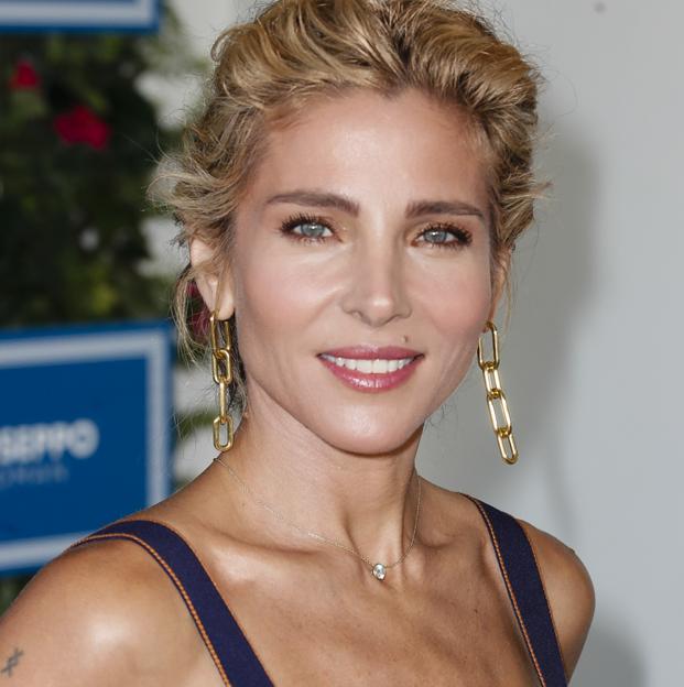Elsa Pataky tiene las zapatillas rebajadas que te hacen parecer más alta y que rejuvenecen cualquier look de verano
