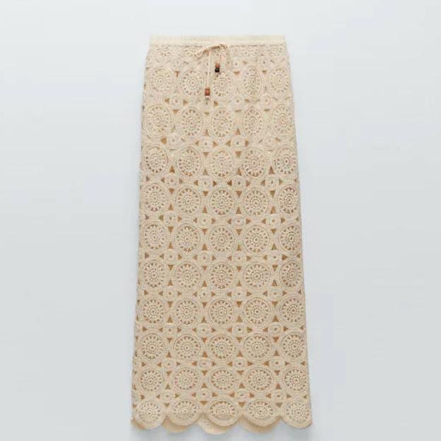 este conjunto de crochet que encontrarás en Zara (formado por una falda y un top) vas ser la mejor vestida del verano porque es súper favorecedor | Mujer Hoy