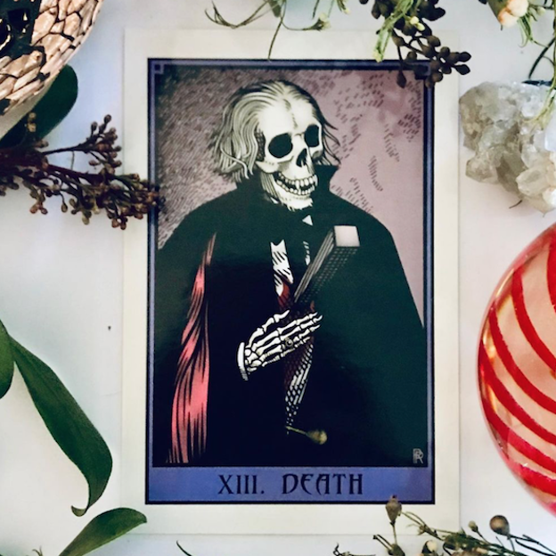 Ocultismo, cartas del tarot y asesinatos: Sangre turbia es el thriller que te mantendrá pegada a la toalla (de la infalible J.K. Rowling)