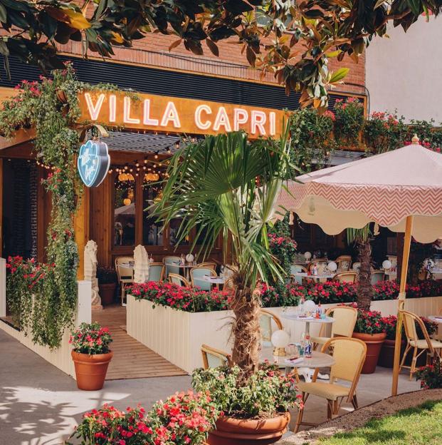 Carol Moreno, la pintora y muralista autodidacta que decora los espacios más exclusivos y preciosos