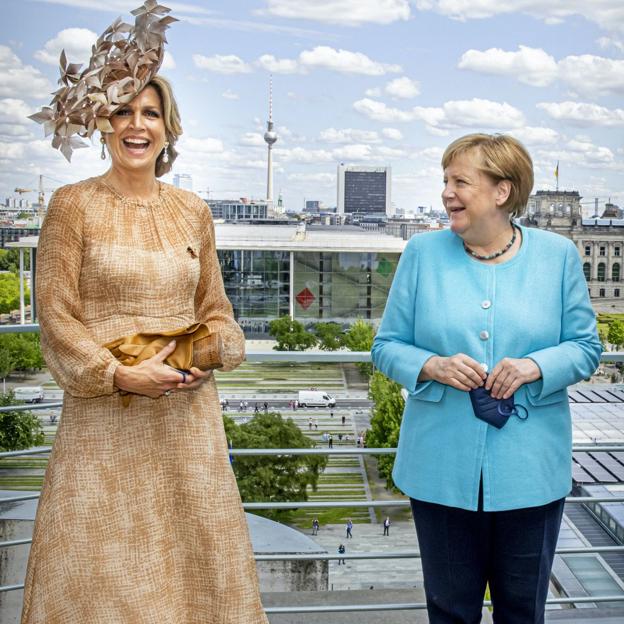 Si quieres ver los mejores looks de la reina Máxima de los Países bajos, pincha en al imagen.