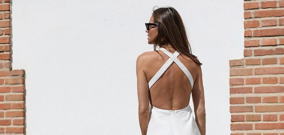 Vestido blanco midi con la espalda descubierta, el imprescindible del verano tienen Mango, Zara y H&M | Mujer