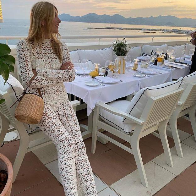 Esta influencer tiene el conjunto de crochet que vale para cualquier ocasión y aquí están las prendas low cost inspiradas en él