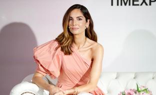 Eugenia Silva nos descubre el vestido largo más bonito de esta temporada (¡y es de Mango!)