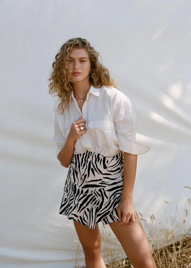 Cebra o leopardo? La nueva colección Mango tiene los vestidos, minifaldas y camisas con estampado animal que estábamos deseando | Mujer Hoy
