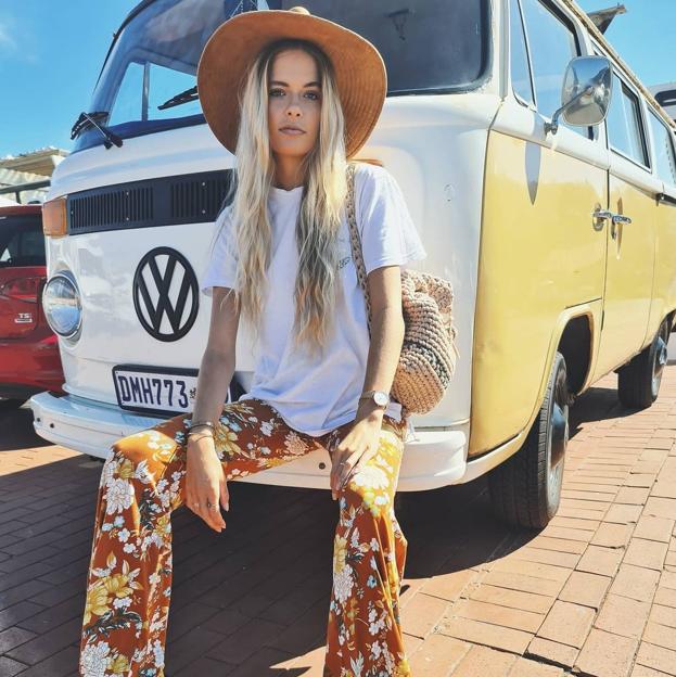 Favorecedores y retro, los pantalones estampados de Bershka que combinan a la perfección con tus tops favoritos