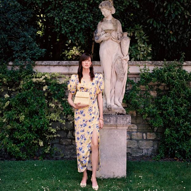 El look de invitada más atrevido y bonito del verano está en Uterqüe (y a ti también te va a conquistar)