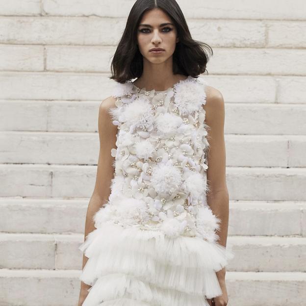 Déjate crecer el flequillo ahora porque según los desfiles de Alta Costura en París ya no se llevará en invierno