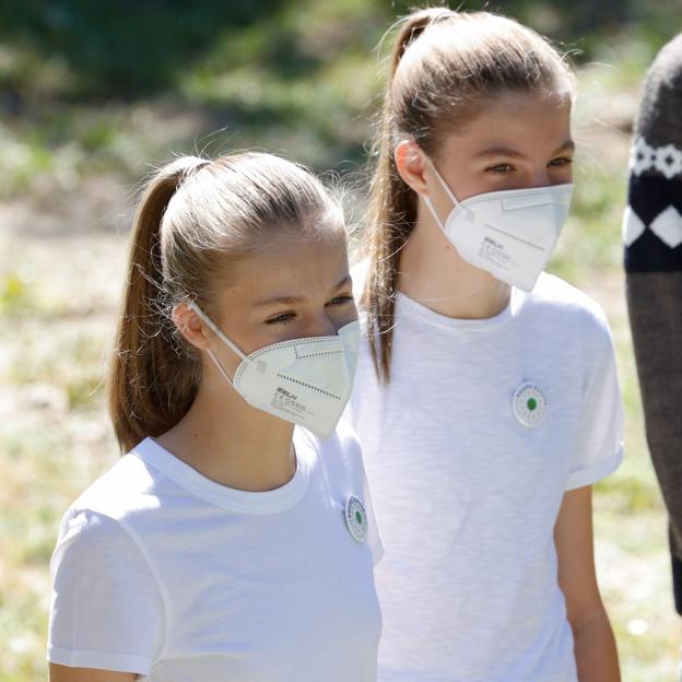 La coleta alta de Leonor y Sofía es un básico de verano: un peinado fácil para combatir el calor que sienta bien a todas las edades