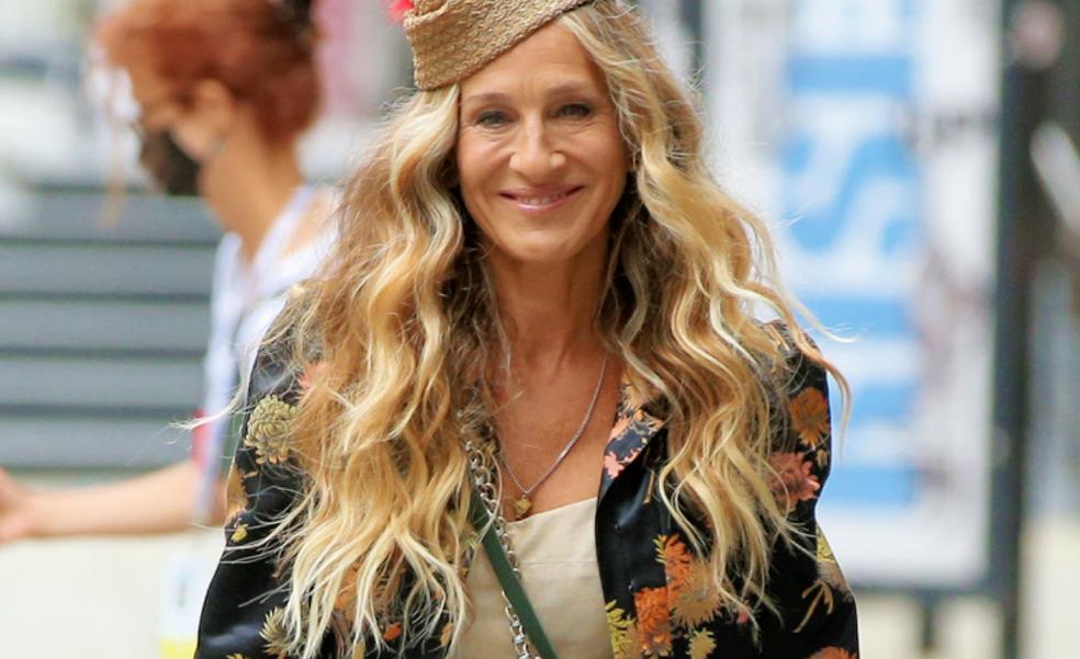 Ni babylights ni balayage, las mechas que rejuvenecen y disimulan las canas son las face framing que lleva Sarah Jessica Parker