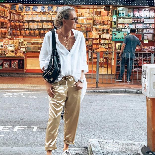 Los pantalones vaqueros más originales de la temporada son estos de color dorado que nos trae Uterqüe y que sientan de maravilla