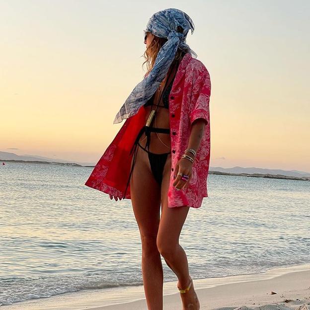 La camisa hawaiana ya no es para turistas: la prenda perfecta para dar un toque tropical a tus looks de verano