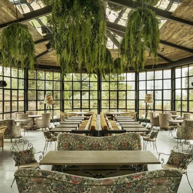 La Borda del Mentidero, el restaurante de moda en Madrid que triunfa entre las 'influencers' y que te va a inspirar para decorar tu comedor de verano