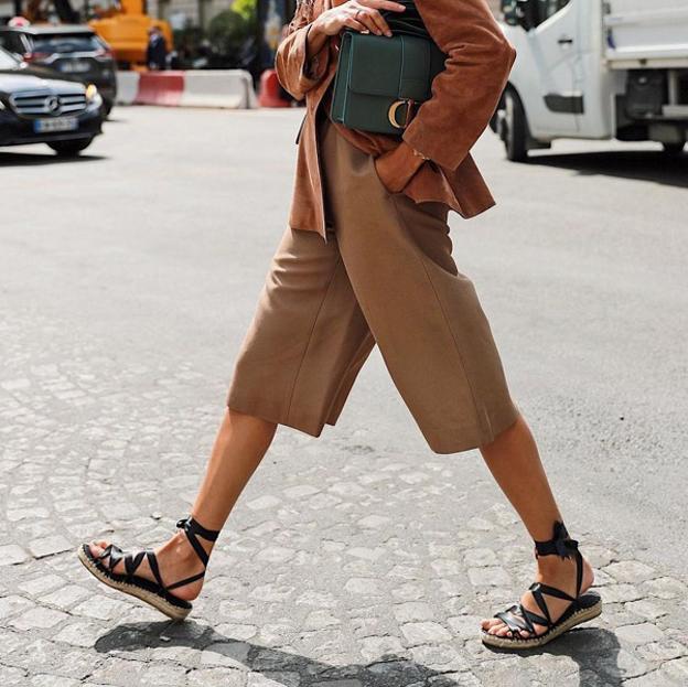 Vichy, flores o rayas: Las nuevas sandalias planas de Stradivarius con tiras intercambiables son ya la mejor compra low cost del verano