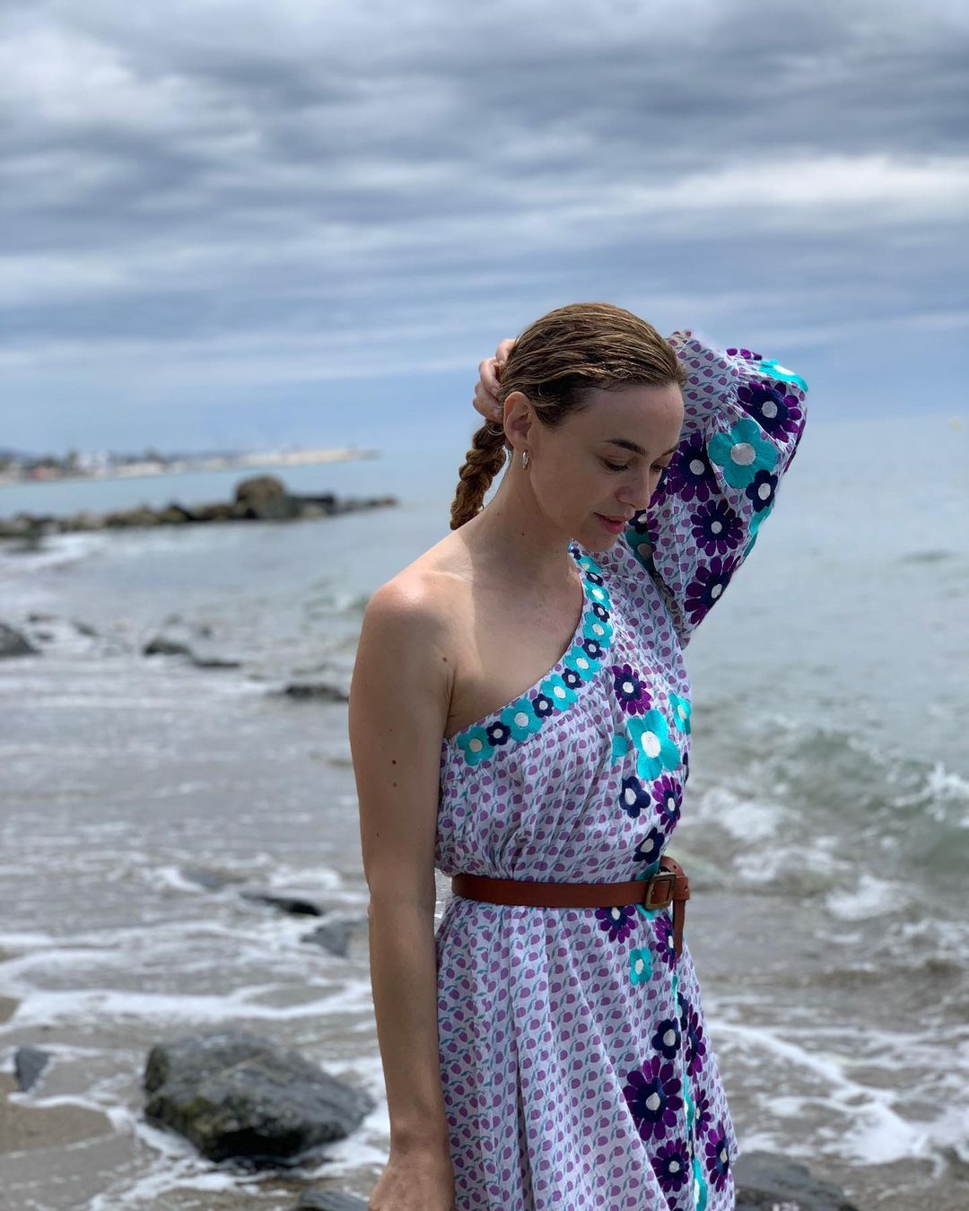 Asimétrico y de flores, este es el vestido de Marta Hazas que va a inspirar tus mejores looks veraniegos