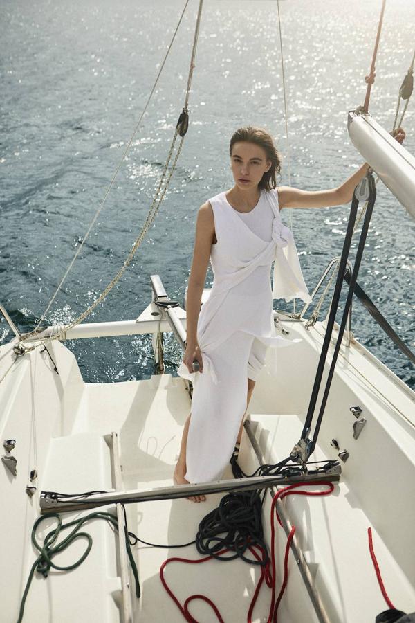 Rayas, botones de ancla y pantalones palazzo: la moda marinera se reinventa