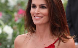 La rutina (completísima) de belleza de Cindy Crawford para pieles maduras y algún que otro secreto beauty de supermodelo