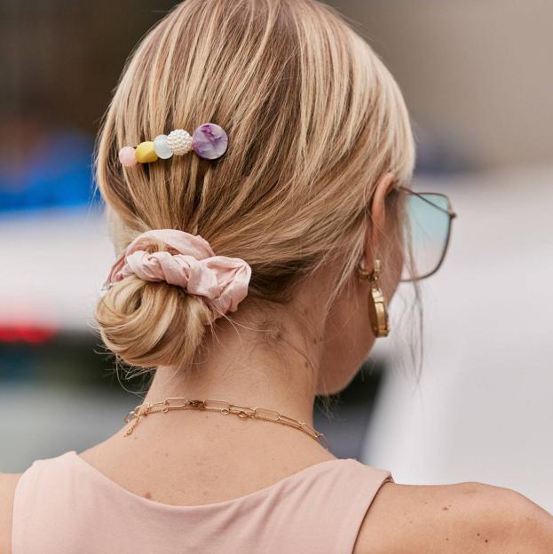 Recogidos sencillos, fáciles y bonitos (con accesorios) para un cambio de look este verano