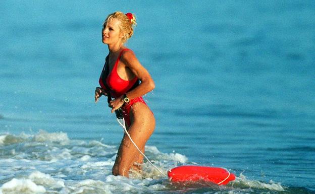 Pamela, en 1992, grabando Los vigilantes de la playa