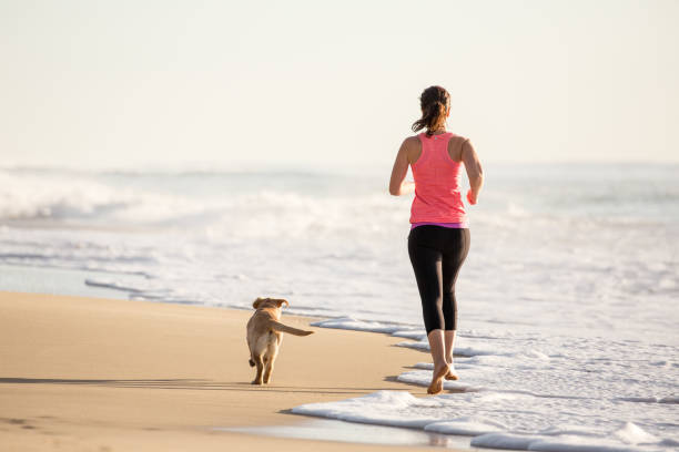 Por qué es tan bueno correr por la playa: músculos, energía y otros beneficios que quizá no te esperabas