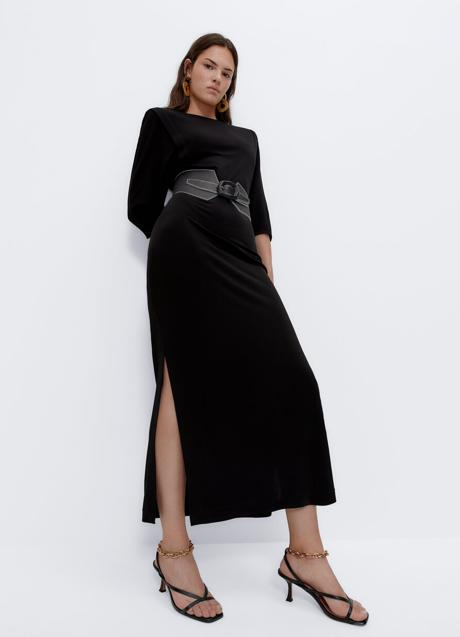 Dos vestidos negros de Uterqüe que se van a convertir en comodín de tu armario en cualquier momento del año | Mujer