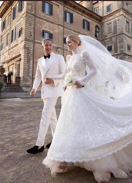 Sembrar Testificar escándalo Siete vestidos de Dolce & Gabbana y un palazzo italiano: así ha sido la  fastuosa boda de cuento de Kitty Spencer | Mujer Hoy