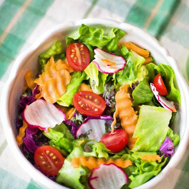 Del queso a la fruta: los toppings e ingredientes más ricos y saludable para hacerte la mejor ensalada del mundo