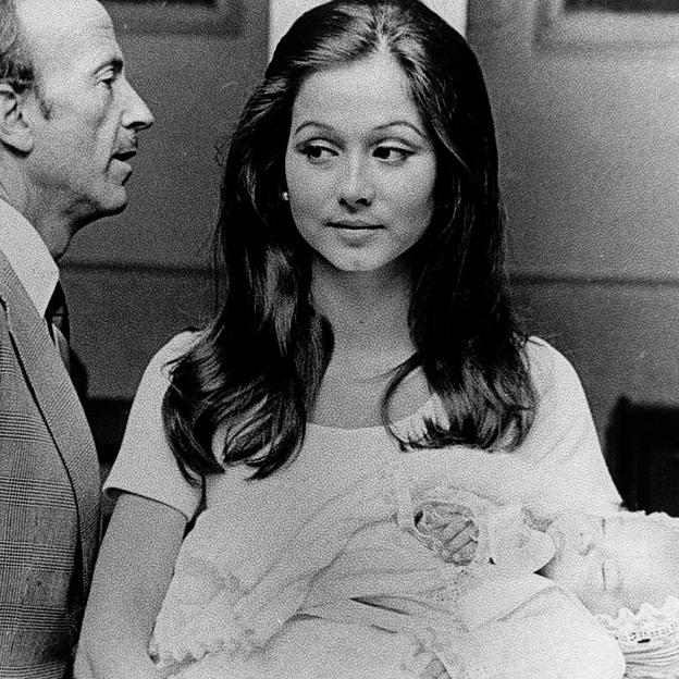 Ni Sharon Tate ni Twiggy, Isabel Preysler fue la reina del floating eyeliner más rejuvenecedor que tú también vas a querer