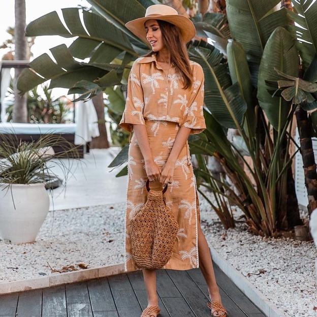 Falda midi pareo y camisa cruzada, así es el conjunto de Primark más estiloso y barato de la temporada