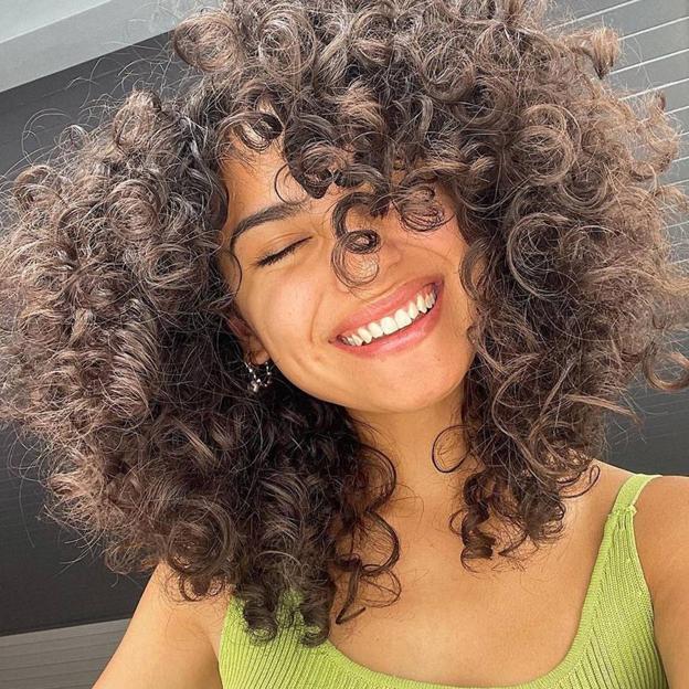 Tres cosas que aprendí cuando me atreví a hacerme el flequillo rizado por primera vez (y no me arrepiento)