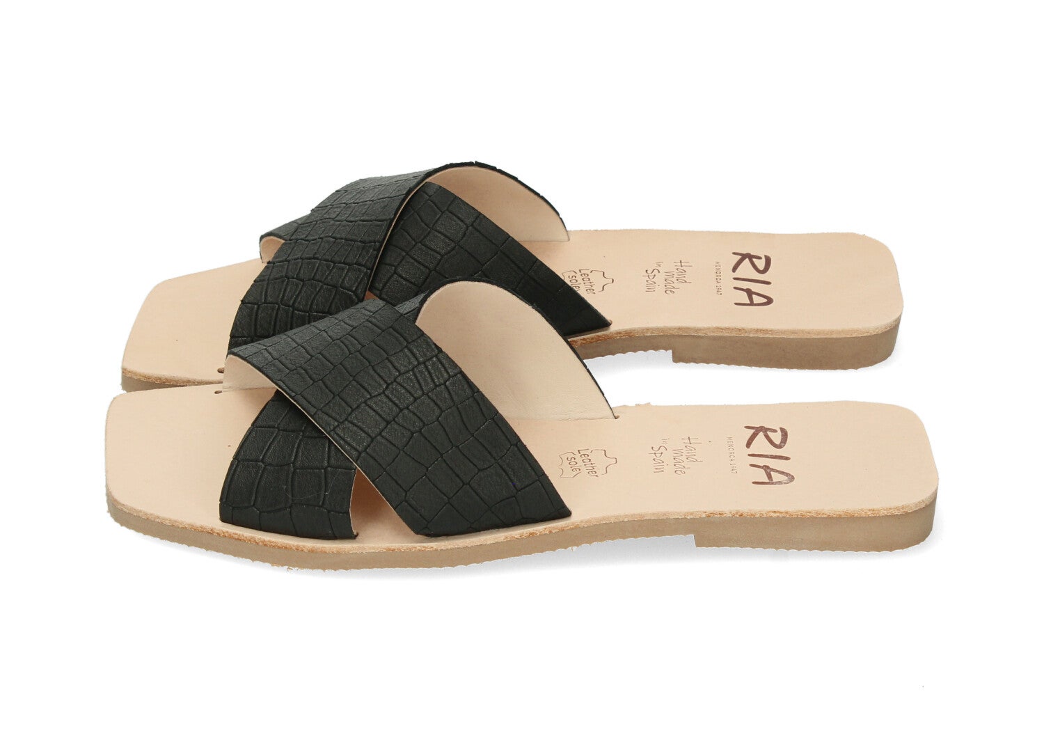 Todas las sandalias planas que quedan genial y combinan con tus vestidos lenceros