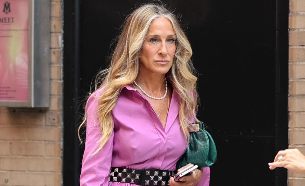 Sarah Jessica Parker se deja las canas y sorprende con un cambio de look con el que demuestra que el pelo blanco es tendencia