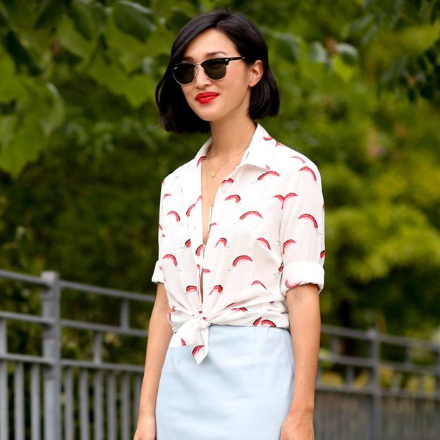 La blusa perfecta para tus looks con shorts y minifaldas es cropped y esta de Pull&Bear viene en dos colores que combinan con todo