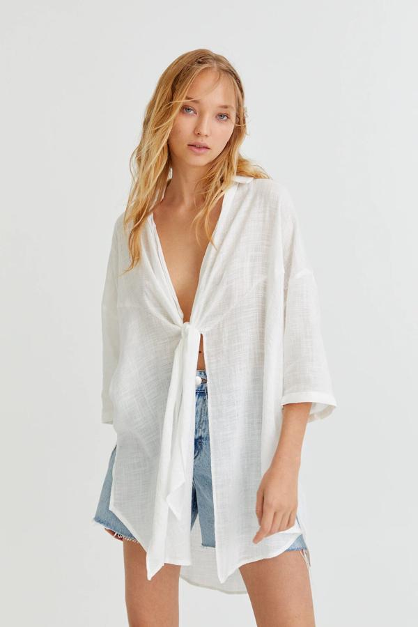 Presume de bronceado con estas 11 prendas blancas de Pull & Bear que sientan de maravilla