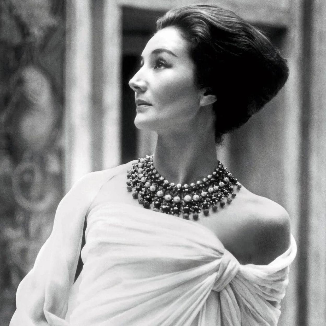 Jacqueline de Ribes fue un icono de la moda, igual que Jackie Onassis. Si quieres ver los mejores looks de Onassis, pincha en la imagen./instagram