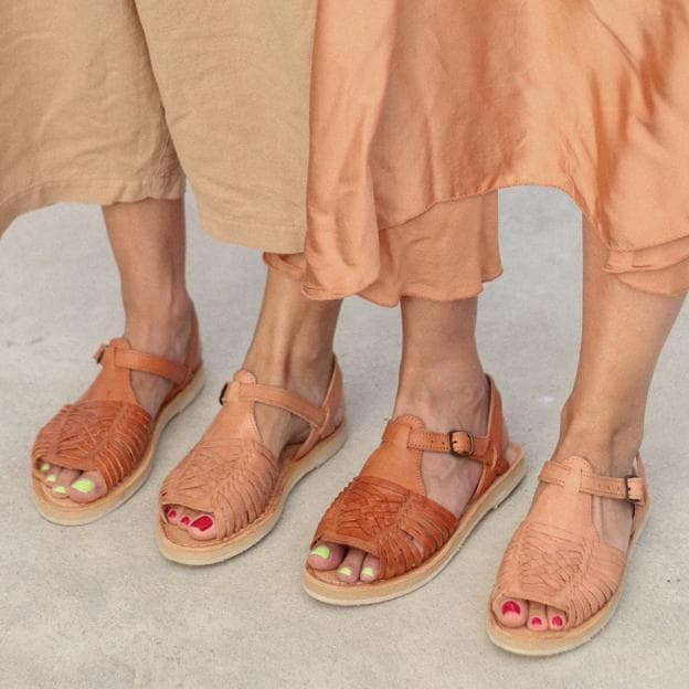 sábado Curiosidad Sinceridad Estas sandalias cangrejeras planas son lo más cómodo, original y ponible  del verano (y están hechas a mano) | Mujer Hoy