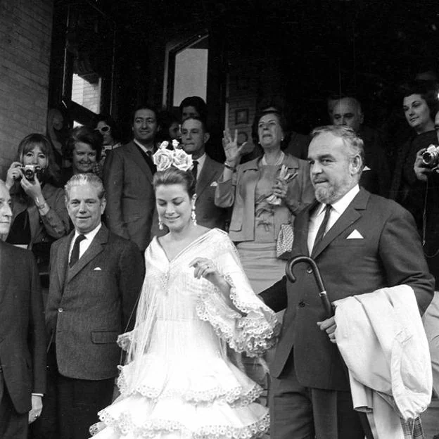 La duquesa detrás de los príncipes del principado de Mónaco en una imagen de 1966.
