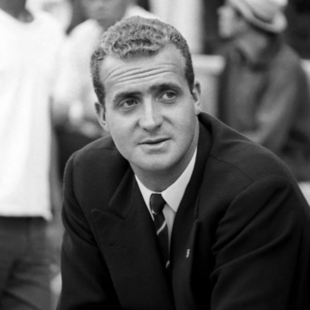 El rey Juan Carlos I ya lleva un año en Abu Dabi: solo, lejos de su familia y únicamente con las visitas de la infanta Elena, ¿volverá a España algún día?